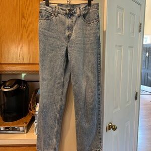 Levi’s baggy jeans